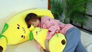 พร้อมส่ง🍌ตุ๊กตากล้วย ตุ๊กตา สัมผัสนุ่ม เด้งกลับง่าย ของเล่นตุ๊กตา ของขวัญวันเกิด