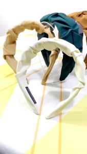 Bando Scrunchie Wanita Korea: Desain Silang & Kelebihannya