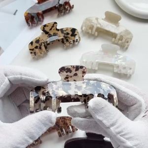 Wide Large Hair Claw Clips Strong Holding Power Marble Pattern PC Hair Jaw Clips For All Hair Types Outdoor Use