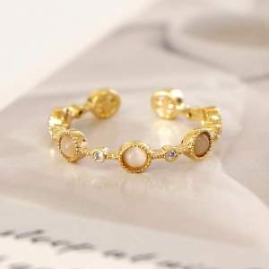 แหวนโอปอล ผ่านการปลุกเสกแล้วค่ะ เสริมด้านความสำเร็จ