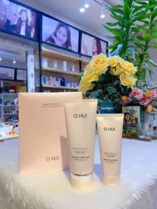 Set Sữa Rửa Mặt Dưỡng Ẩm o h u i Mi racle Moisture Cleansing Foam 200ml +100ml