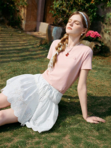 XIANGYING | Sweet Regular Shoulder Embroidered Lightweight T-shirt