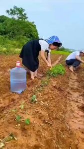 Peenoonshop เครื่องกดน้ำดื่มไฟฟ้า ที่ปั๊มน้ำดื่มอัตโนมัติ ขวดน้ำ ถังน้ำ ปั๊มน้ำ water dispenser หัวกดน้ำ ฟรี!!สายชาร์จ