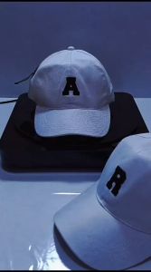 Topi Baseball Warna Putih Abjad Huruf Teks Alphabet A B C D E F G H I J K L M N O P Q R S T U V W X Y Z Baseballcap Strap Pengait Belakang Besi Premium Quality Distro Clothing Bisbol hat Limited Edition