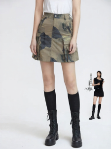 S·DEER | Chân Váy Ngắn A-line Camouflage Chữ