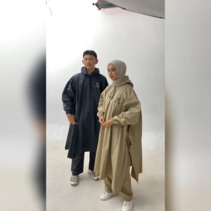Jas Hujan Hijau Army Ponco Celana Mantel Hujan Kelelawar Jumbo Pria Wanita Bahan PVC 025 Kuat Tebal Elastis