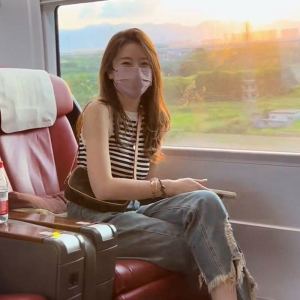 Womens Stripe Knitted Tank Top Short Sleeveless Vest Summer Outerwear Small Size Suit Inner Match Base Shirt Fashion Commute