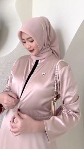 Couple Aurora Silk Dress Inner + Outer Tile Brokat dan Kemeja Batik Katun Kondangan