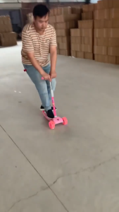 NE.KIDS Scooter Anak Warna Lampu Led Ban Menyala Otoped Skuter Pink Biru Merah Tosca Hitam Ungu