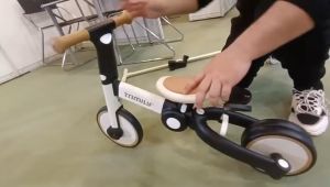 Comfort and Hugs Children Tricycle 5-in-1 Portable Easy To Carry Removable Pedals Tricycle Two Wheel Balance Bike Trike Toddler Tricycle Kids Trikes Tricycle Gift & Toys for Boy & Girl Kids Tricycles Age 18 Month to 3 Years Toddler Kids Trike