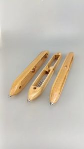 กระสวยกี่กระตุก เนื้อไม้สีขาว(ทำจากไม้ยางพาราอัดแน่น) คุณภาพสูง ใช้งานได้ดี ทนทาน (1 แพ๊คมีกระสวย 2 ลูก)