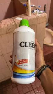 CLEER PORSELEN CAIRAN PEMBERSIH KERAMIK KAMAR MANDI 1000 ML (free kuas dan sarung tangan)