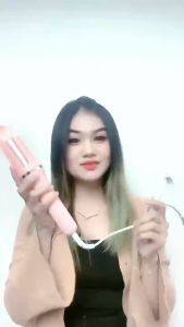 32MM Automatic Hair Curler / Catokan Keriting Otomatis Cepat Aman Multifungsi Alat Pengeriting Rambut Otomatis Gaya Ion negatif tidak melukai rambut Perlindungan suhu tidak merusak rambut dan membuatnya berkilau alat pengeriting rambut otomatis