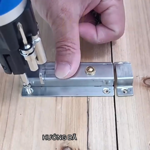 Chốt Khóa Cửa Inox 201/304 Có Nút Bấm Mở Nhanh – Chốt Cài Cửa An Toàn Chống Gỉ Cho Cửa Gỗ Cửa Sắt