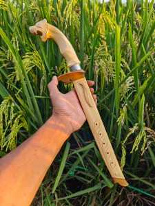 Pisau Ukir Loka Bolong: Alat Ukir Tradisional