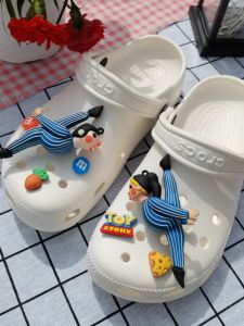 Internet Celebrity Fitness Men and Women Crab Shoe Flower Shoe Buckle DIY Material Fit Crocs Porous Shoes Accessories Little Red Book Ins