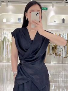 เสื้อเชิ้ตไหม Acetate คอวี ทรงสลิมฟิตสำหรับผู้หญิง ฤดูร้อน 2025 เสื้อเชิ้ตไหมไหมพรมสไตล์ฝรั่งเศส คุณภาพดี สไตล์เกาหลี