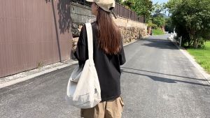 FD กระเป๋าสะพายไหล่ กระเป๋าถือ สำหรับสุภาพสตรี รุ่น CVW-0919 (C4-086) WSB จากร้าน Flying Dragon