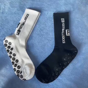 ถุงเท้าฟุตบอลกันลื่น ถุงเท้าฟุตบอลกันลื่นสำ มีให้เลือกหลายสี กระชับ ระบายอากาศได้ดี คุณภาพดี กีฬาฟุตบอล