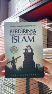 Buku Runtuhnya Kerajaan-kerajaan Hindu di Jawa dan Berdirinya Kerajaan-kerajaan Islam
