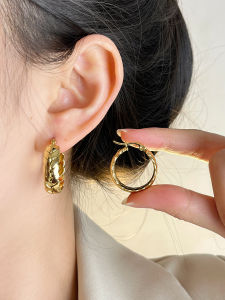 ต่างหูเงินไททาเนียมสไตล์เรียบง่ายหรูหราสำหรับผู้หญิง ต่างหูรูปเปลือกข้าวแบบกลมใหญ่ ดีไซน์เรียบง่าย ดีไซน์เก๋ไก๋ เครื่องประดับแฟชั่น