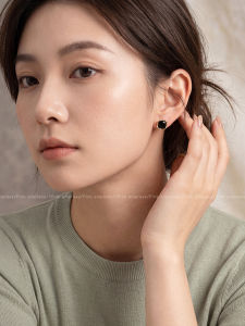 PINK EMPRESS | Bông Tai Đen Hình Vuông Nhỏ Elegance Luxury Đơn Giản