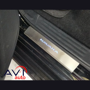 4 ประตู LED ชายบันได สคัพเพลท ชายบันได สำหรับ Navara 2015-2020