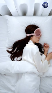 ผ้าปิดตา รุ่น ขนนุ่ม ใส่สบาย ช่วยในการนอนหลับ มาพร้อมผ้าซาตินด้านใน