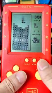 Máy Chơi Game Điện Tử Đa Năng 9-in-1 - Hình Xếp Gạch Cổ Điển Thiết Kế Thời Trang