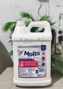 Molto Parfume Profesional Laundry / Molto Pewangi Pakaian Purple Delight 5L