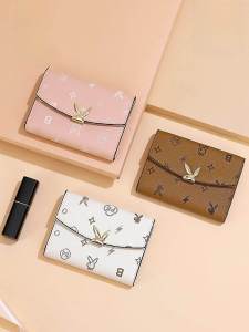 PLAYBOY กระเป๋าสตางค์สุภาพสตรีขนาดกะทัดรัดความจุขนาดใหญ่สไตล์สั้นพับ Multi-Card Slot กระเป๋าใส่เหรียญ PVC วัสดุรูปแบบเรขาคณิต