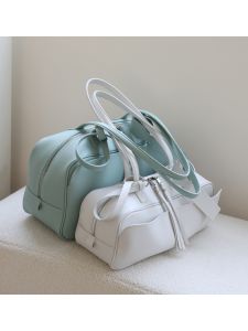 Urban Minimalist Style Large Capacity Handbag Womens Tote Bag Soft Handle Zipper Closure City Commuting Bag Mint Green