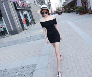 MISS Aries ชุดผู้หญิงเซ็กซี่ชุดเดรสเปิดไหล่ฤดูร้อนเดรสปาดไหล่เข้ารูปรัดสะโพกแขนสั้นสีล้วน