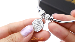 555jewelry กำไลข้อมือสแตนเลส สตีล สวยๆสำหรับผู้หญิง ห้อยด้วยจี้วงกลม ประดับด้วยเพชร CZ ดีไซน์สวย รุ่น MNC-BG533