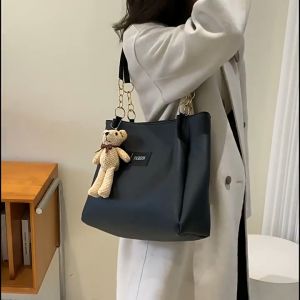 กระเป๋าถุง สะพายไหล่ กระเป๋าสะพายข้าง วัสดุหนัง PU พรีเมี่ยม ขนาดกระเป๋า 27.5 ขนาดสมมุติ แบบหนัง