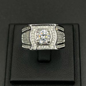 Petchara Jewelry แหวนเพชรโมอีสผู้ชาย 1 กะรัต เงินแท้ S925 น้ำ 100-98 D-VVS1 และ F2020