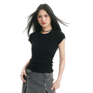 เสื้อสเวตเตอร์ถักแขนสั้นทรงสลิมฟิตสำหรับผู้หญิง สีเทา ฤดูใบไม้ผลิและฤดูร้อน 2025 เสื้อชั้นในสุดเท่สำหรับผู้หญิง สไตล์วินเทจ