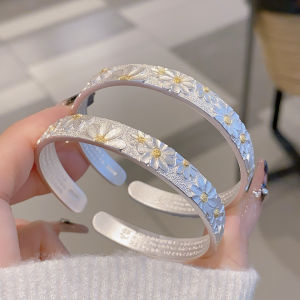 Solid 999.9 Silver Daisy Patterned Womens Bracelet Ethnic Style Gold-Embellished Pure Silver Bracelet Best Friend Gift