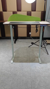 Electrically Adjustable Height 160cm x75cm x2.5cm Standing Desks With USB Wheels Max height:115cm