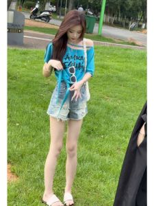 YUEZHONGWEI | Áo Thun In Chữ Mỹ Màu XanhSlim Fit Vai Trễ Dây Kéo