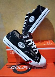 sepatu MB tali//terlaris buat sekolah warna hitam putih