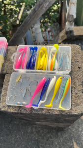 MỒI MỀM HORAI HỘP 20 CON 7CM VỚI 9CM KÈM LƯỠI KHÓA CHÌ CÂU LURE CÂU LÓC SUỐI CÁ ĂN TẠP
