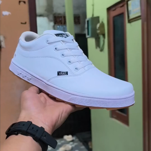 Sepatu Putih Sneakers Pria Casual Buat Gaya Kerja dan Santai Full White sol Antislip