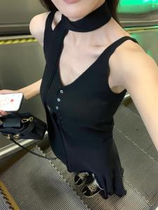 Áo Ba Lỗ Cổ Chữ V Màu Đen Cho Nữ Mùa Hè Áo Khoác Ngoài Thanh Lịch Áo Vest Ôm Vừa Vặn Áo Vest Ngắn Chất Liệu Khác