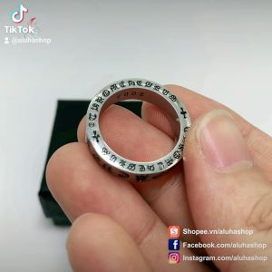 Nhẫn Titan không rỉ Chrome Heart Forever 2003 họa tiết hoa Iris chữ khắc nét căng - R104 - Aluha