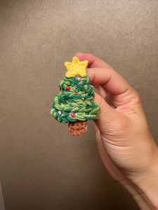 Handmade Christmas Tree Pin Brooch Cute Sweater Accessory Yarn Crochet Finished Product Fashionable Hair Piece Other Style