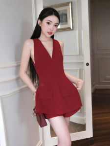 ชุดเดรสคอวีสีแดง กระโปรงทรงเอเอวสูง แขนกุด ผ้าโพลีเอสเตอร์ ชุดเดรสแฟชั่นฤดูใบไม้ผลิและฤดูร้อนสำหรับผู้หญิง
