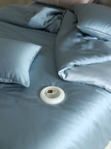 ผ้ามุ้งลายทางสีพื้นเนื้อนุ่มสบายสไตล์วินเทจ 4 ชิ้น ผ้าไหม Lyocell Ice Silk ผ้ามุ้งนอนสบาย ผ้าฝ้ายระบายอากาศได้ดี สำหรับห้องนอนสไตล์เรียบง่าย