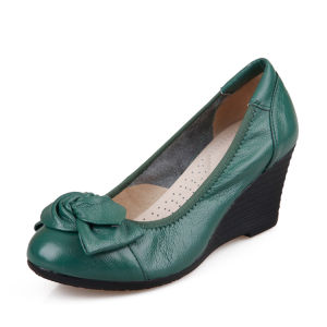 หนัง ฤดูใบไม้ผลิ Low Cut ผู้หญิง รองเท้าส้นสูง Slope Heel Midlife Shoes 34 Size สีเขียว หนัง Shoes Butterfly Knot Mom Shoes