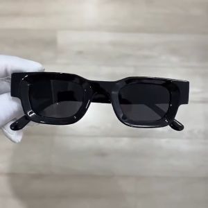 Kacamata Hitam UV400 Bingkai Kecil Persegi: Gaya Vintage untuk Pria dan Wanita